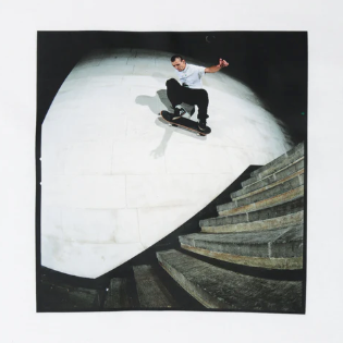 Girl Skateboards Shot by Leo Sharp  Rick Howard Tee Black Pic