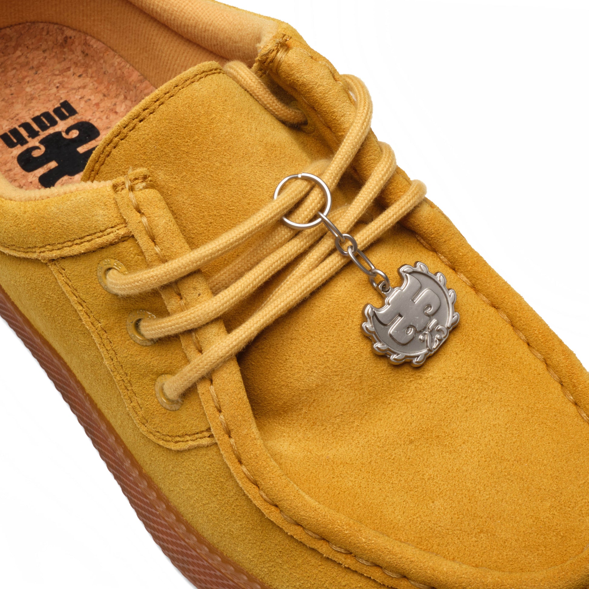 Ipath Cats Low Wheat Suede Shoes Close Up